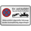 Hinweisschild SafetyMarking®, "Ein- und Ausfahrt Tag und Nacht freihalten Halteverbot"