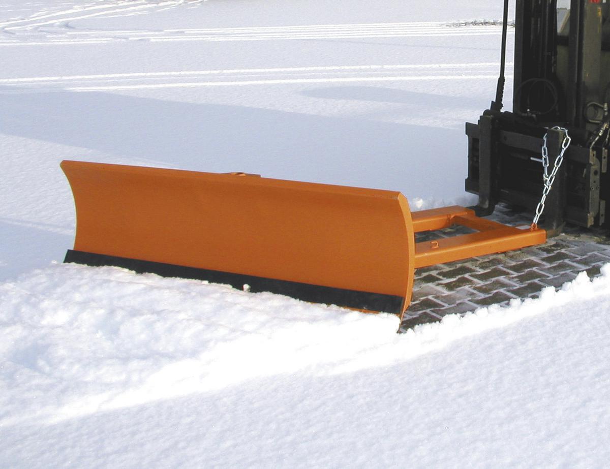 Bauer Schneeschieber in massiver Ausführung Milieu 2 ZOOM