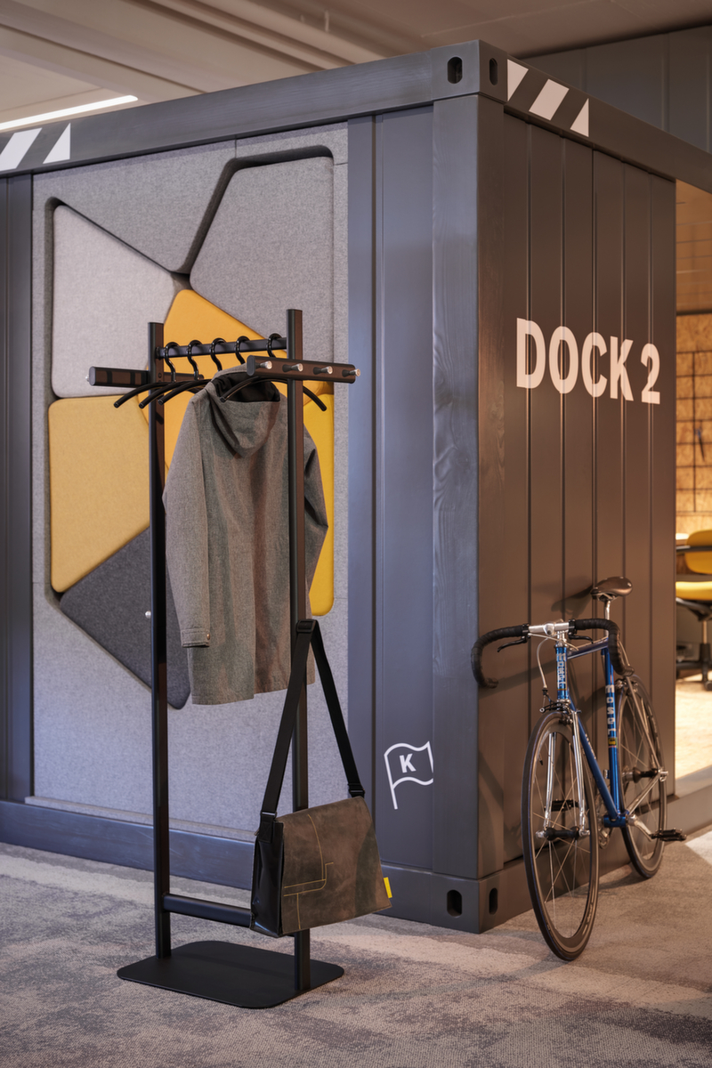 MAUL Garderobenständer MAULsalsa, mit 8/2 Haken, RAL9004 Signalschwarz Milieu 4 ZOOM